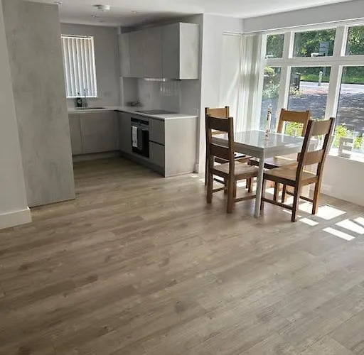 Spacious 2 Bedroom Flat