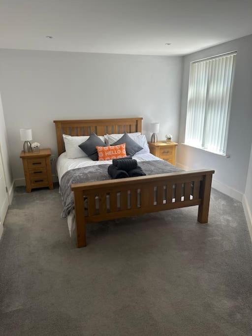 Apartment Spacious 2 Bedroom Flat *