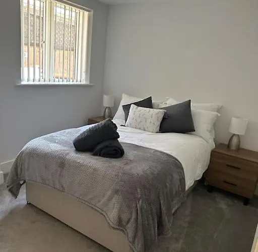 Spacious 2 Bedroom Flat